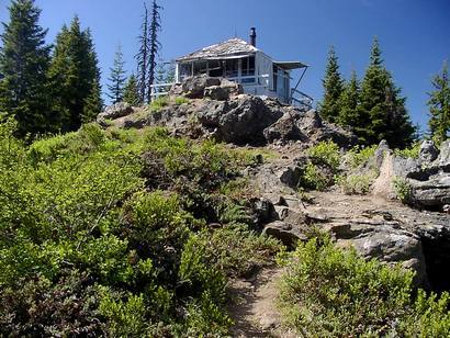 Lookout on the summit of Devils Peak