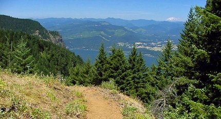 Wyeth trail to North Lake